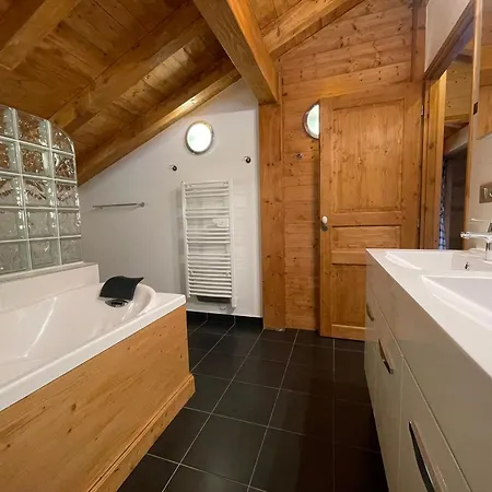 Chalet Savoyard Avec Jardin, Poele A Bois Et Wifi - Fr-1-624-11